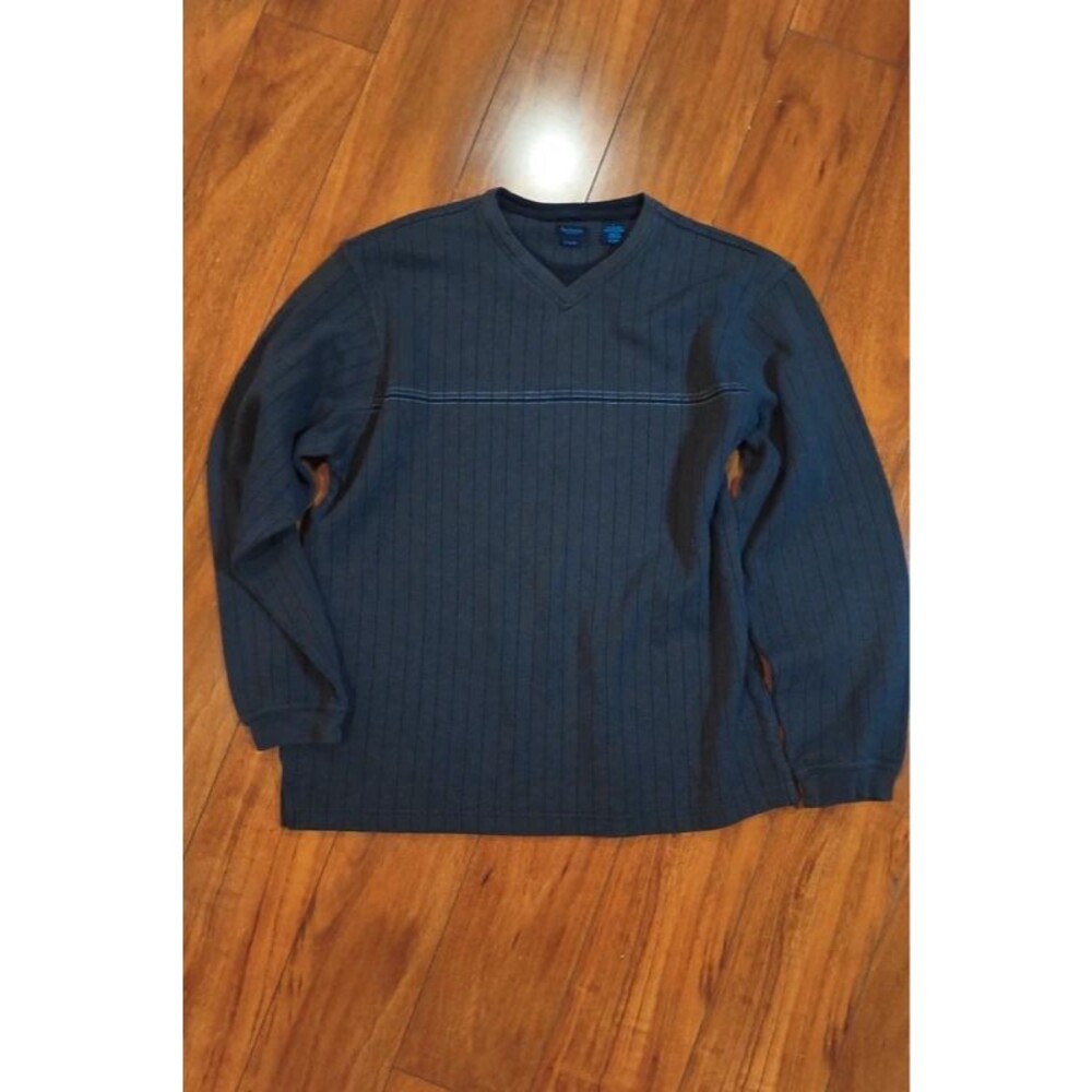Van Heusen Studio Men's Striped V-Neck Knit Shirt (Size L)
